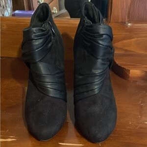 FIONI Clothing Black Ankle Boots